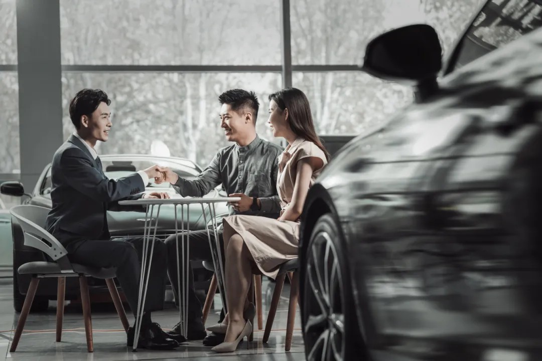 租金比保時(shí)捷、邁巴赫還貴！誰(shuí)在躋身豪車租賃市場(chǎng)？