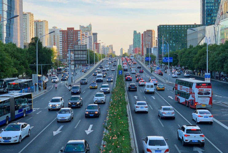 《2024中國(guó)自駕游報(bào)告》：租車自駕游孕育千億市場(chǎng)
